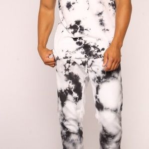 Men Black/White T-Shirt 4XL & Jogger PANTS 3XL
